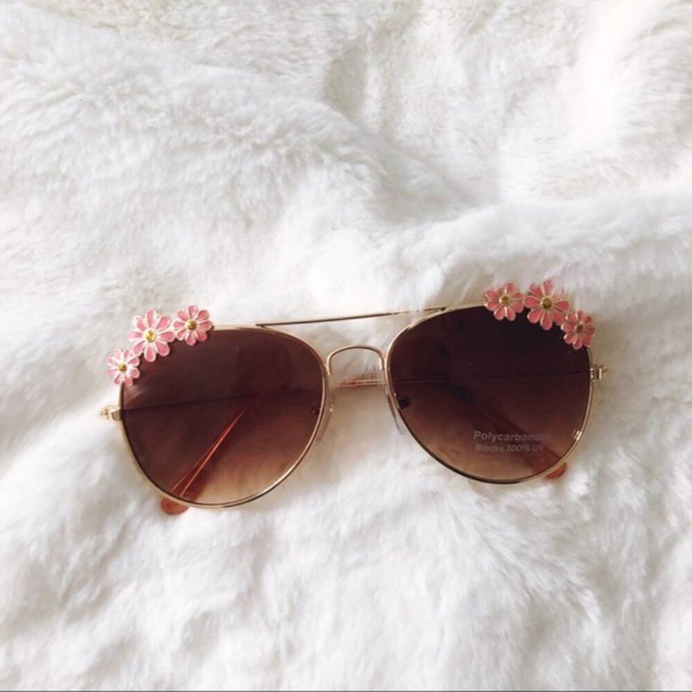 Flower Pink Gold Accented Trim Aviators Sunglasses